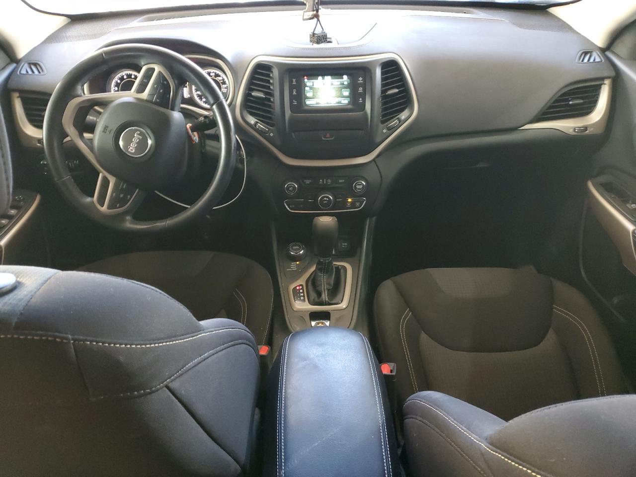 2017 Jeep Cherokee Latitude VIN: 1C4PJMCS0HW649449 Lot: 92857055