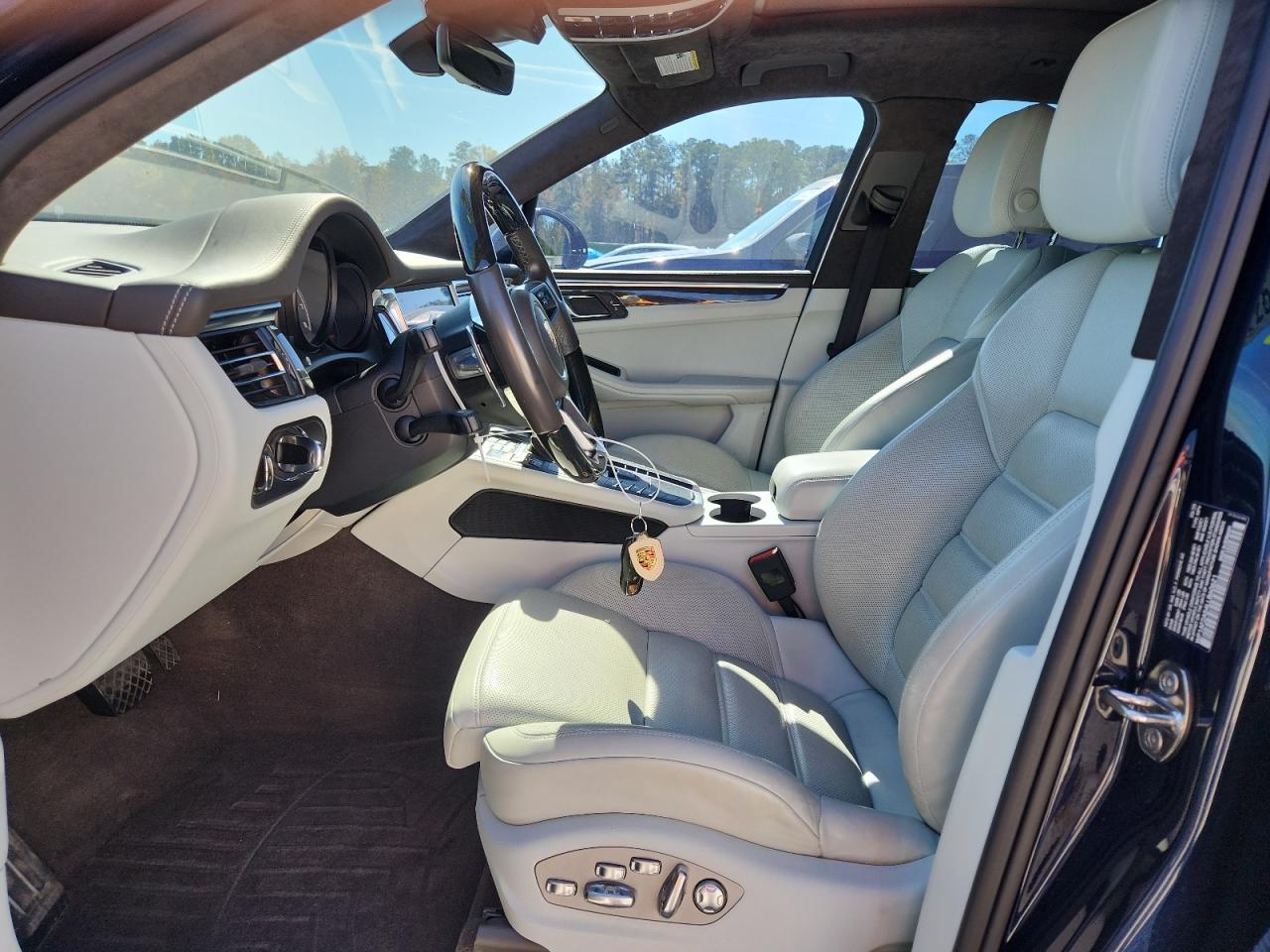 2020 Porsche Macan Turbo VIN: WP1AF2A54LLB60621 Lot: 90726485