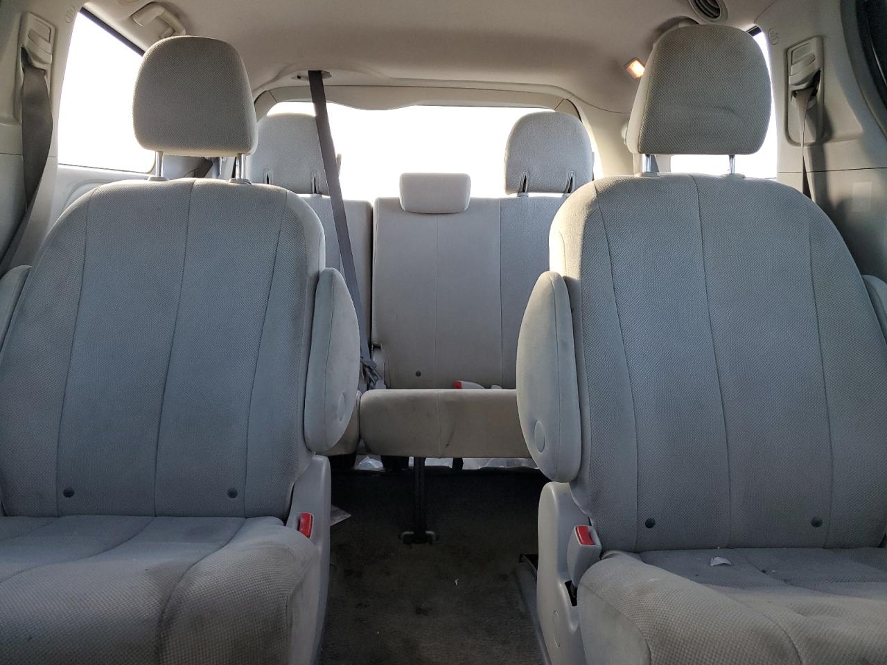 2011 Toyota Sienna VIN: 5TDZK3DC9BS040018 Lot: 92837365