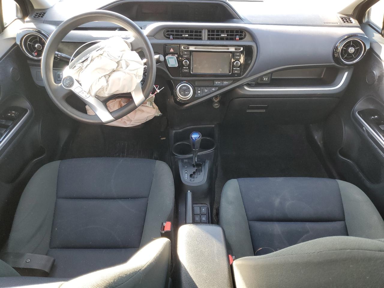 2015 Toyota Prius C VIN: JTDKDTB37F1579285 Lot: 92477975