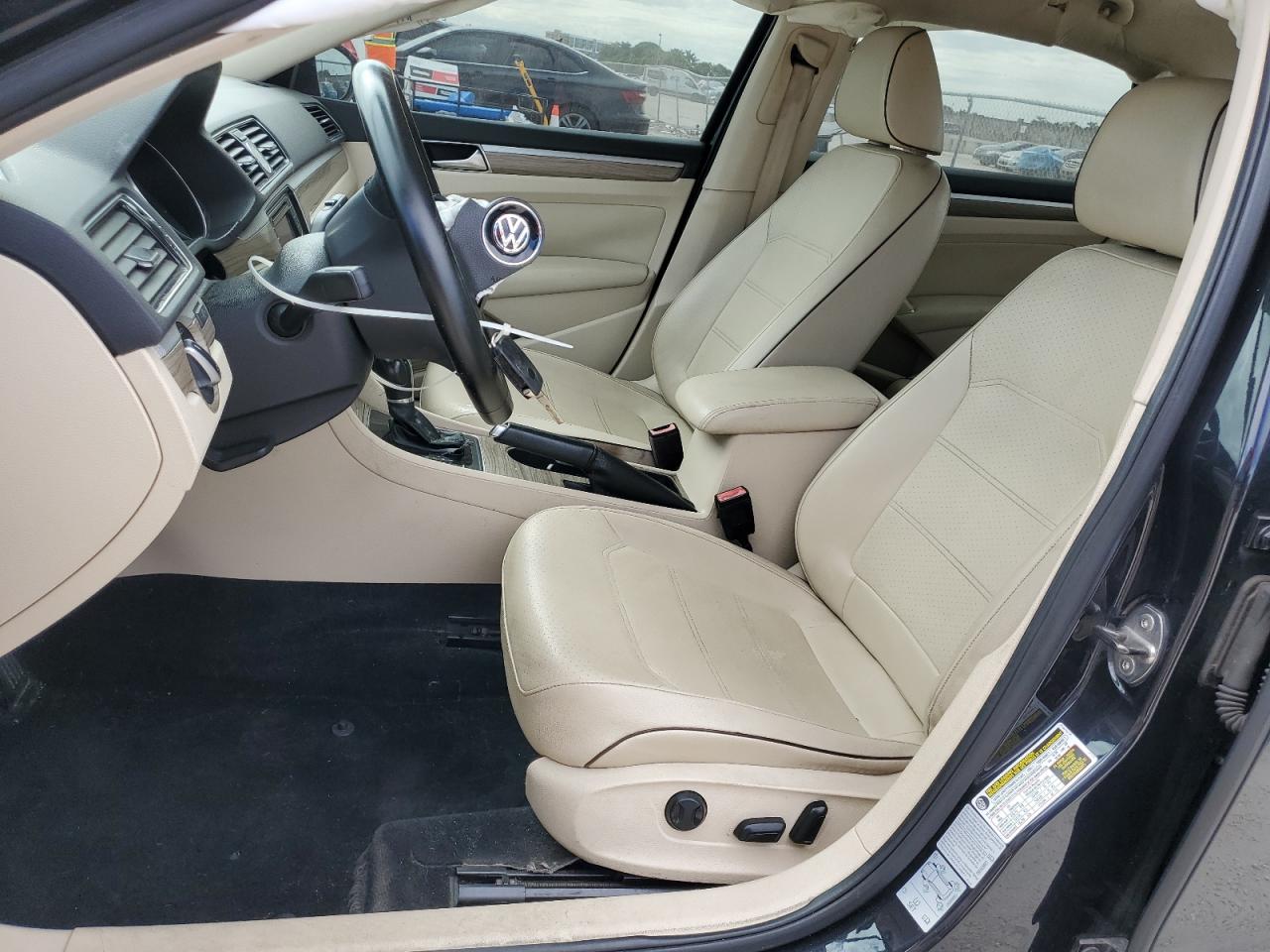 2017 Volkswagen Passat Se VIN: 1VWGT7A32HC057881 Lot: 92848385