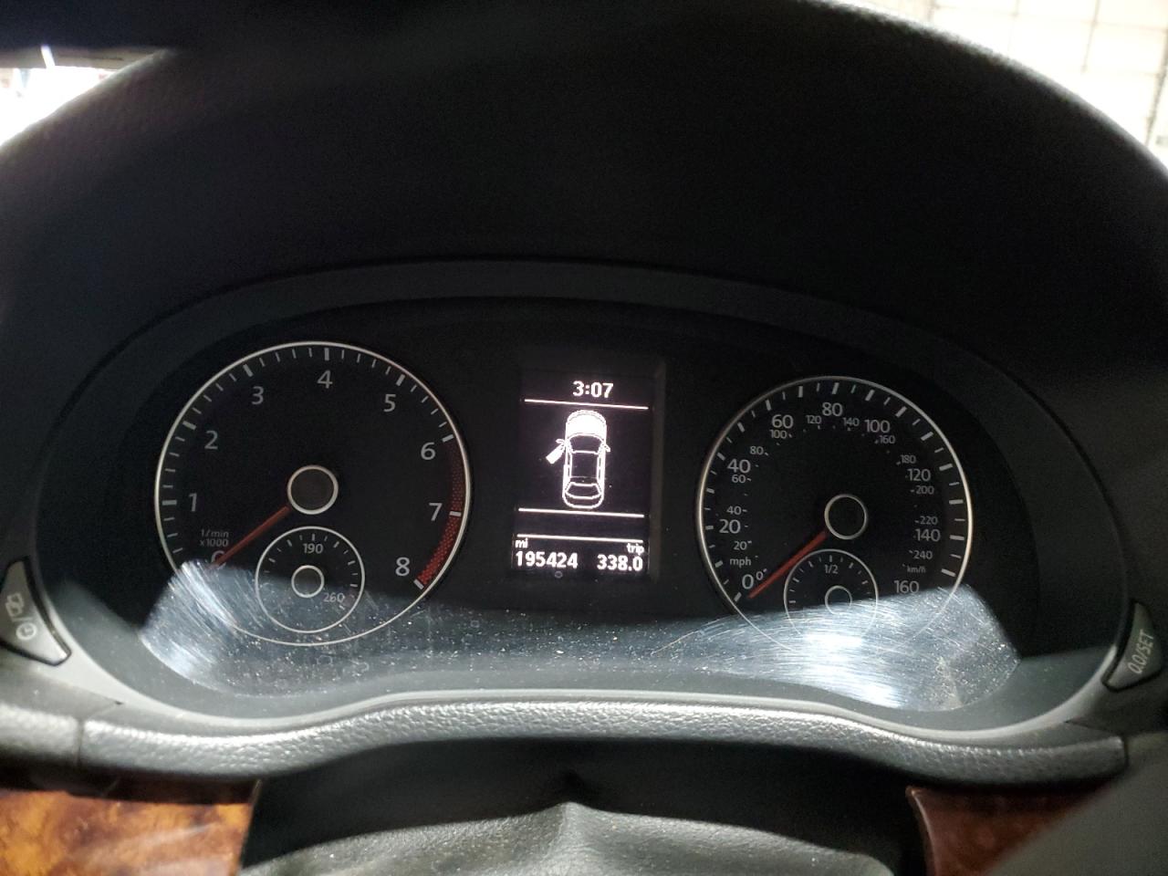 2013 Volkswagen Passat Sel VIN: 1VWCM7A32DC010887 Lot: 92842785