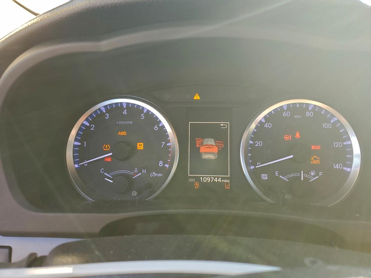 2018 Toyota Highlander Le VIN: 5TDZZRFH8JS263205 Lot: 94493485