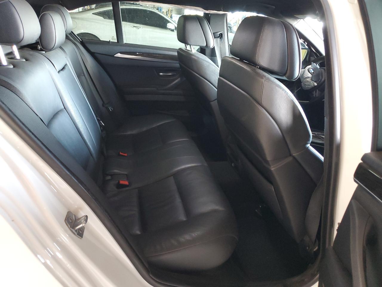 Фото: WBAFR7C57DC824966