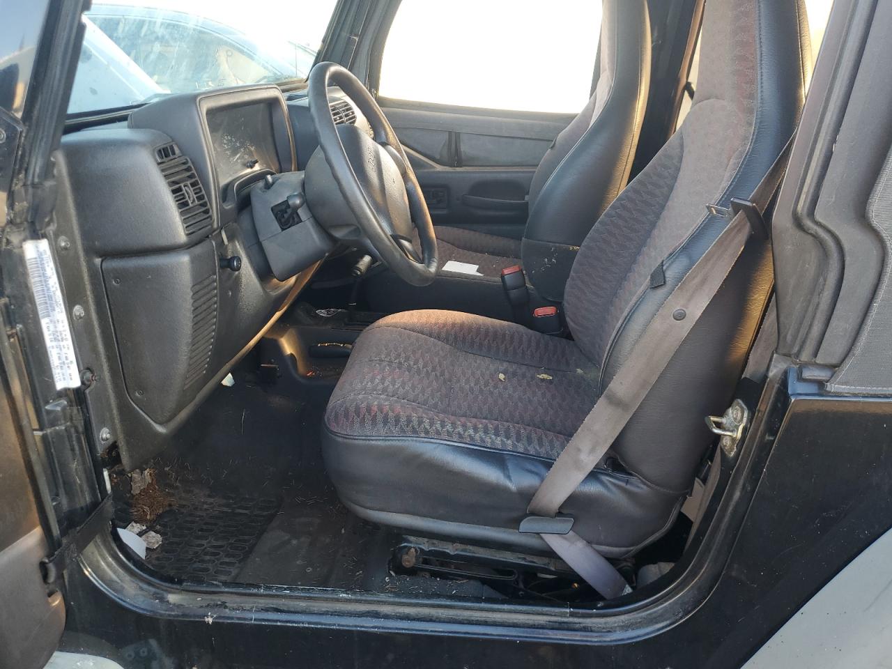 2000 Jeep Wrangler / Tj Se VIN: 1J4FA29P9YP720025 Lot: 92681625