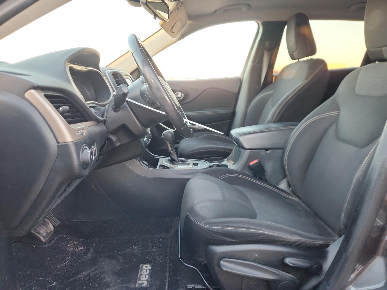 2015 Jeep Cherokee Latitude VIN: 1C4PJLCB0FW536978 Lot: 91021895