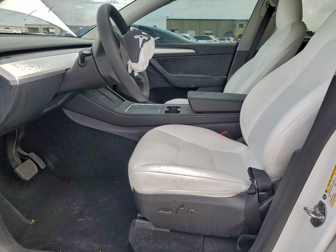 2024 Tesla Model Y VIN: 7SAYGAEE9RF211613 Lot: 93972545