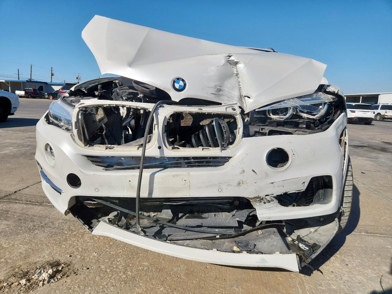 Фото: 5UXKR2C57J0Z16644