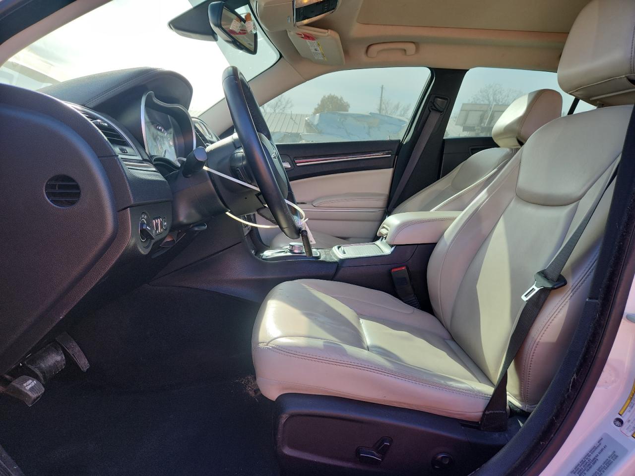 2015 Chrysler 300 Limited VIN: 2C3CCARG4FH831598 Lot: 93588815