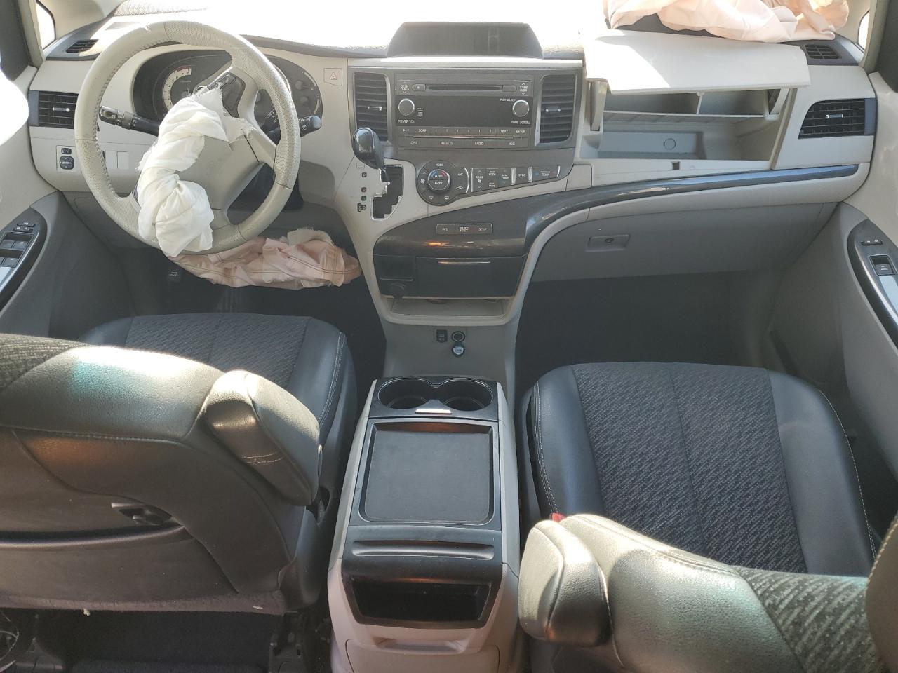 2011 Toyota Sienna Sport VIN: 5TDXK3DC1BS132134 Lot: 92377785