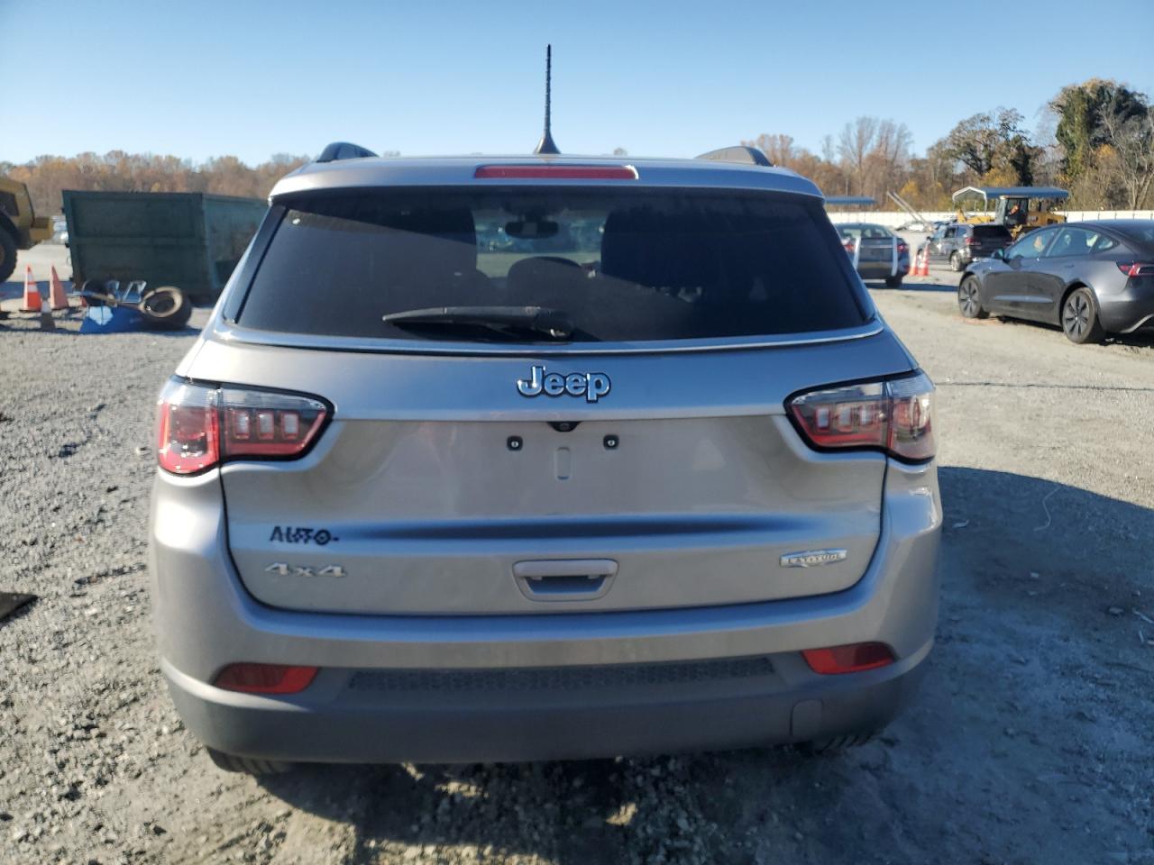 2018 Jeep Compass Latitude VIN: 3C4NJDBB0JT435260 Lot: 90756025