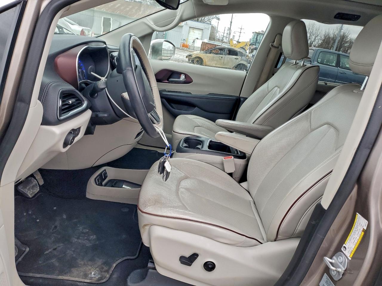 2017 Chrysler Pacifica Limited VIN: 2C4RC1GGXHR656764 Lot: 94243235