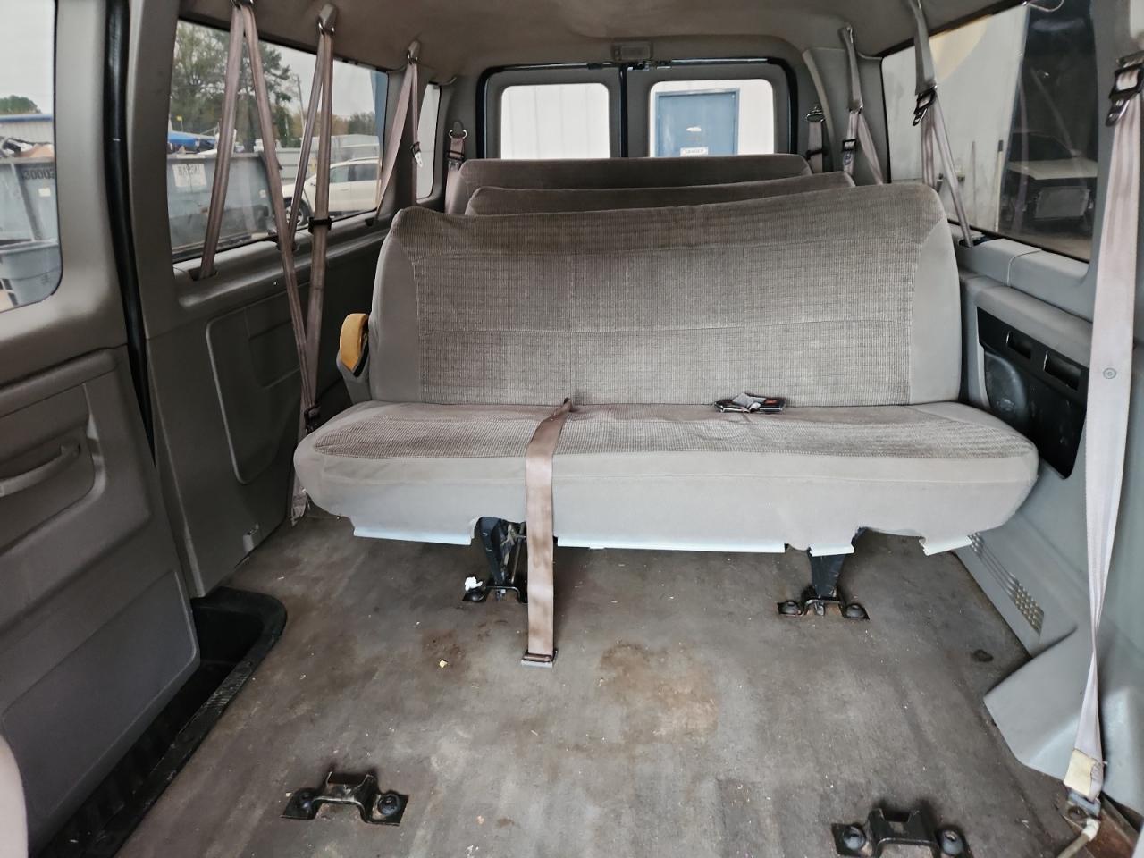 2000 Ford Econoline E350 Super Duty Wagon VIN: 1FBSS31L8YHB81752 Lot: 92391515