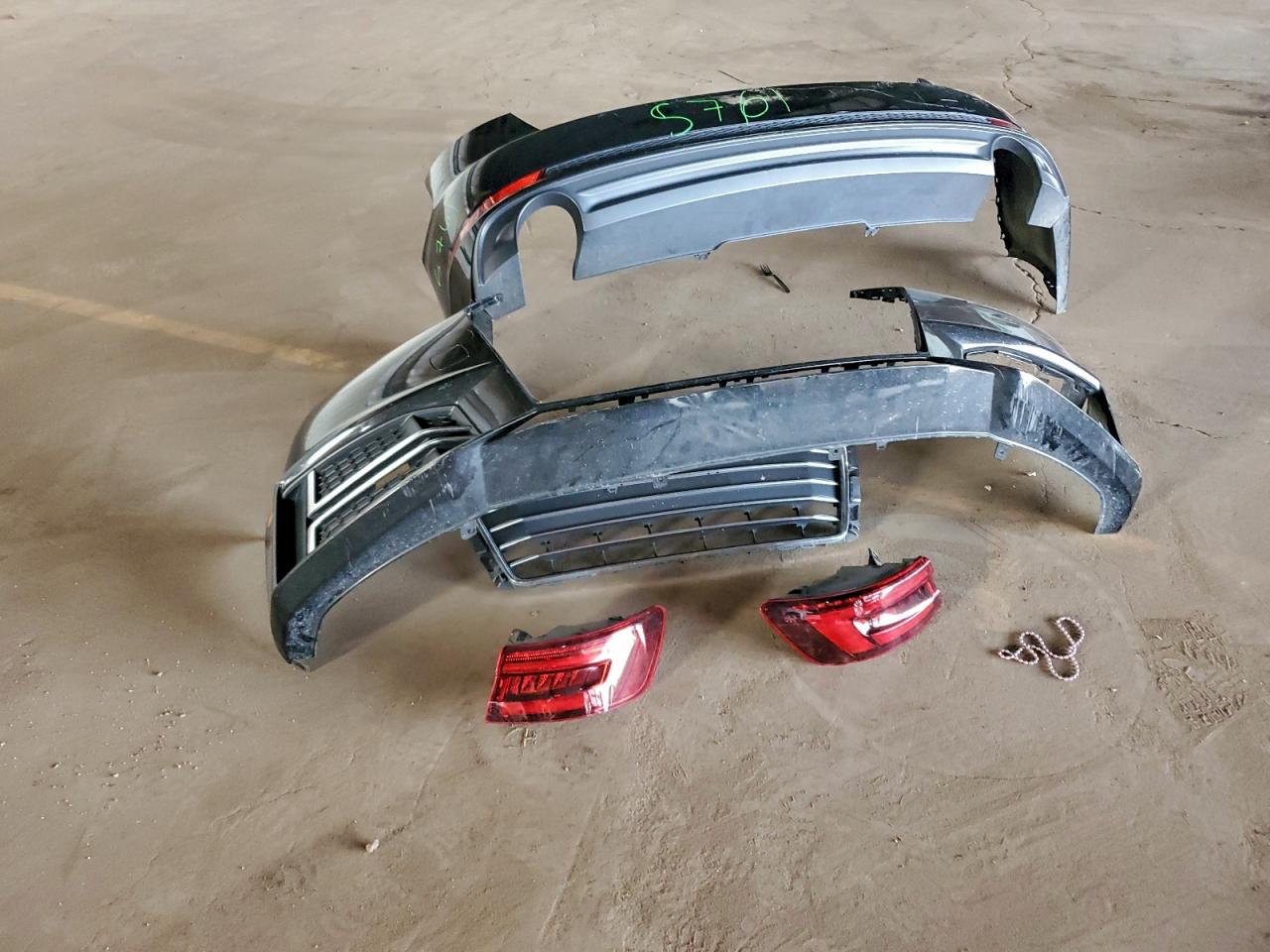 2018 Audi A4 Premium VIN: WAUKMAF40JN019727 Lot: 92753075