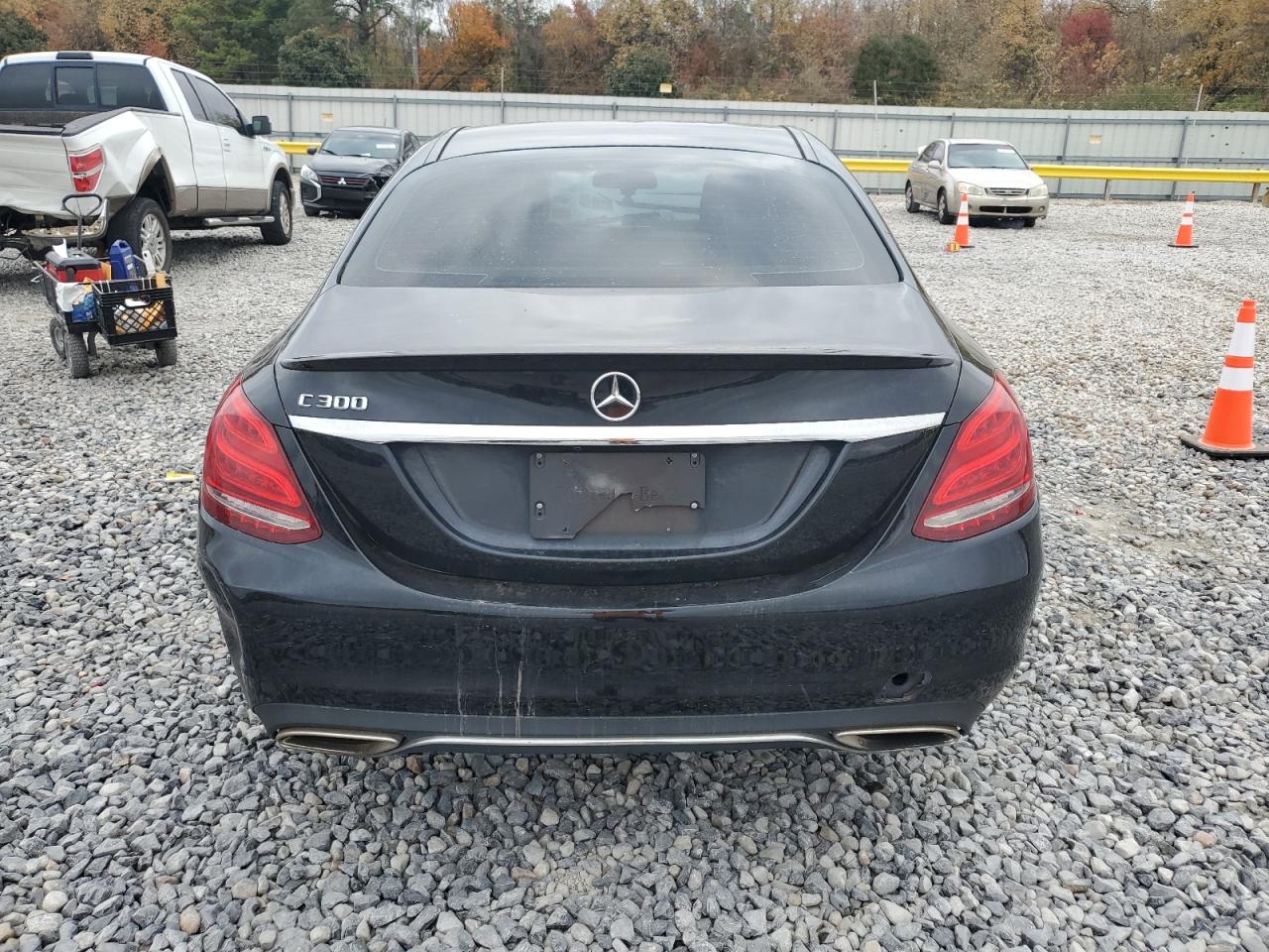 2015 Mercedes-Benz C 300 VIN: 55SWF4JB7FU093270 Lot: 92761055