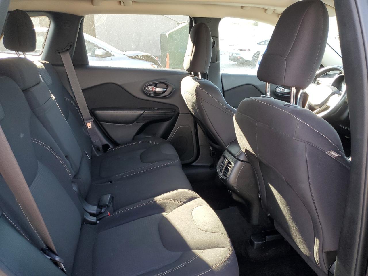 2015 Jeep Cherokee Latitude VIN: 1C4PJMCS7FW502154 Lot: 91481835