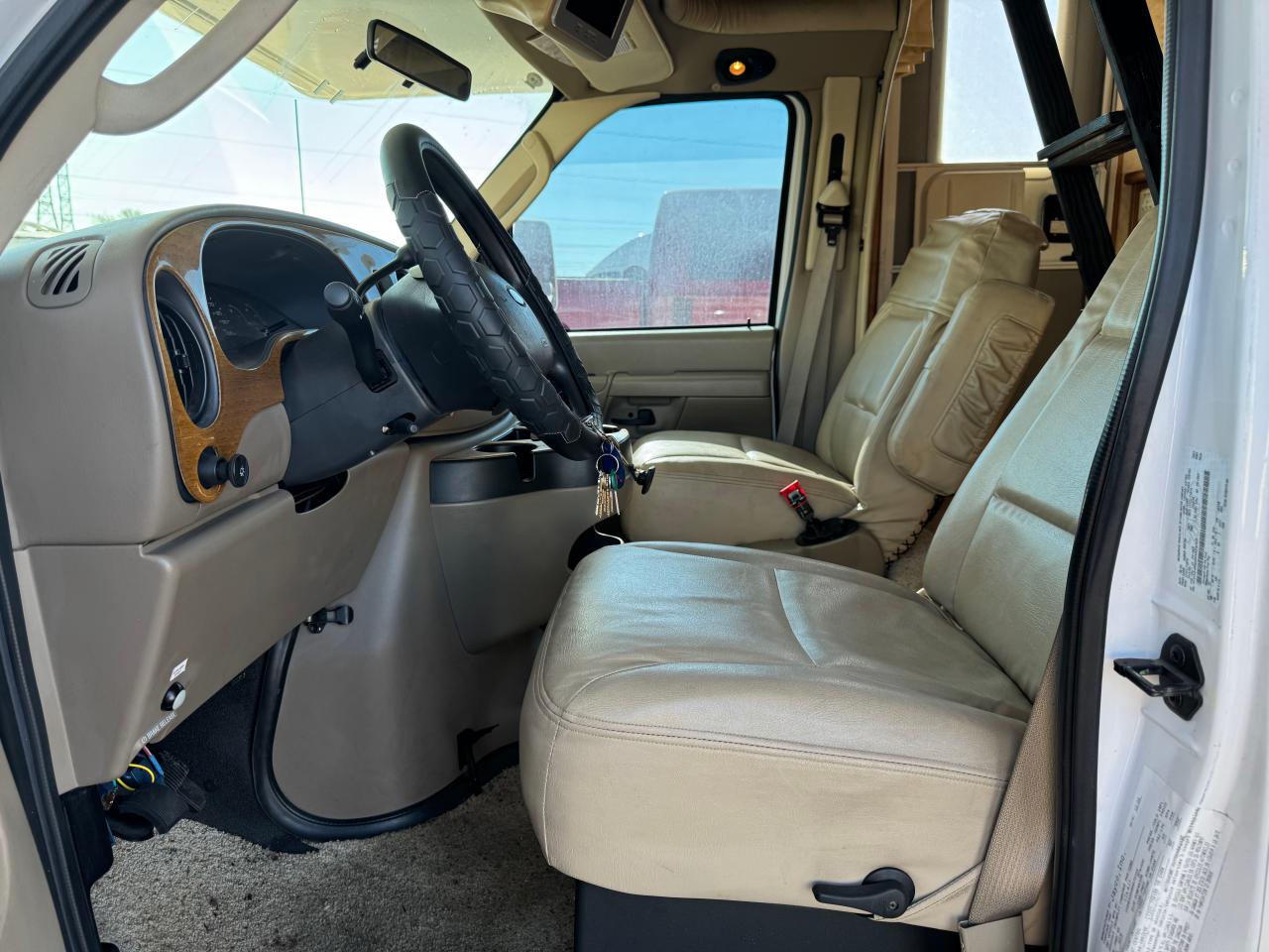 2006 Ford Econoline E450 Super Duty Cutaway Van VIN: 1FDXE45S46HA73105 Lot: 90830885