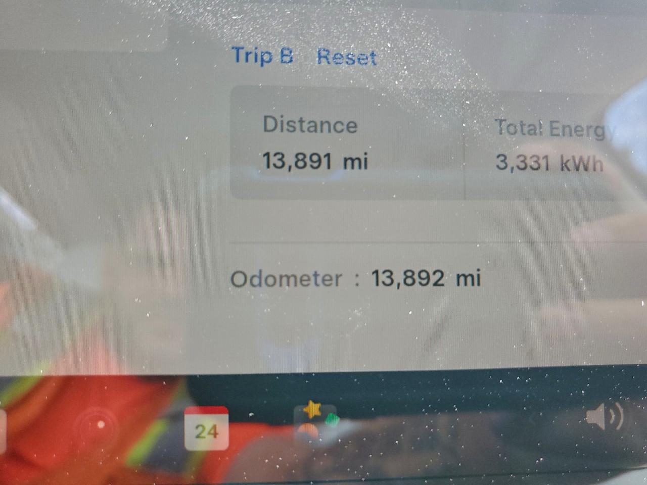 2024 Tesla Model Y VIN: 7SAYGDEE4RA325971 Lot: 94097565