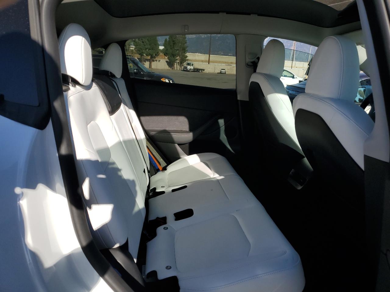 2024 Tesla Model Y VIN: 7SAYGDEE0RF062056 Lot: 90969225