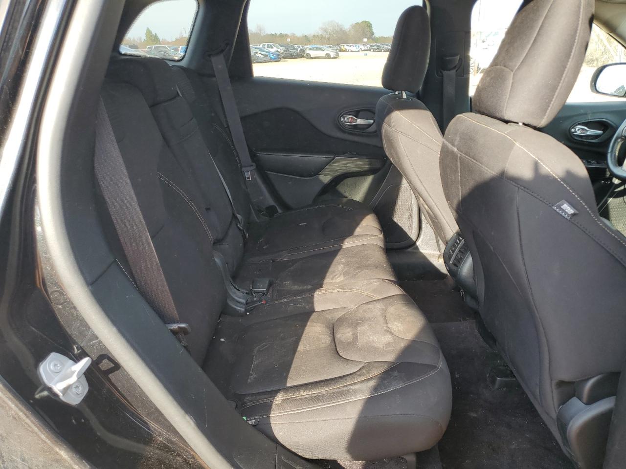 2016 Jeep Cherokee Latitude VIN: 1C4PJMCB5GW202842 Lot: 93896205