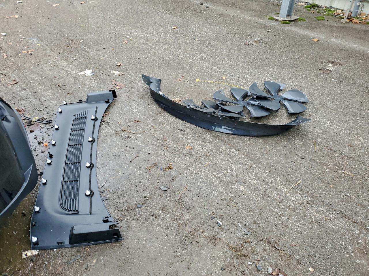 2026 Tesla Model Y VIN: 7SAYGDEEXTF330408 Lot: 93757445