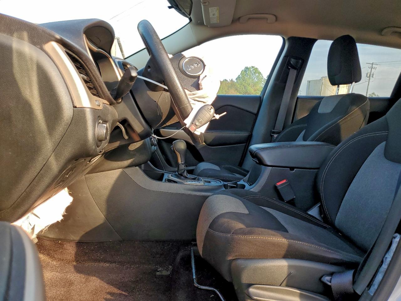 2017 Jeep Cherokee Sport VIN: 1C4PJLAB2HW607281 Lot: 93921775