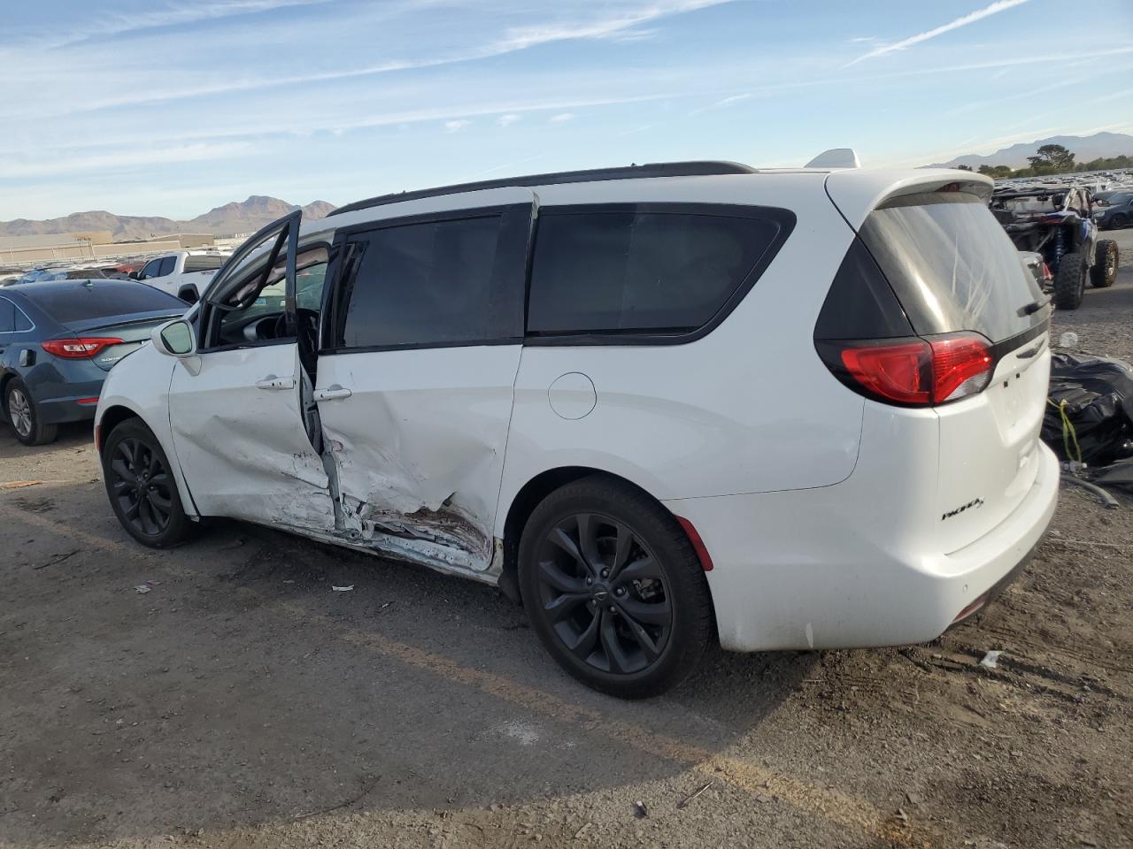 2018 Chrysler Pacifica Touring L VIN: 2C4RC1BG6JR226856 Lot: 92536145