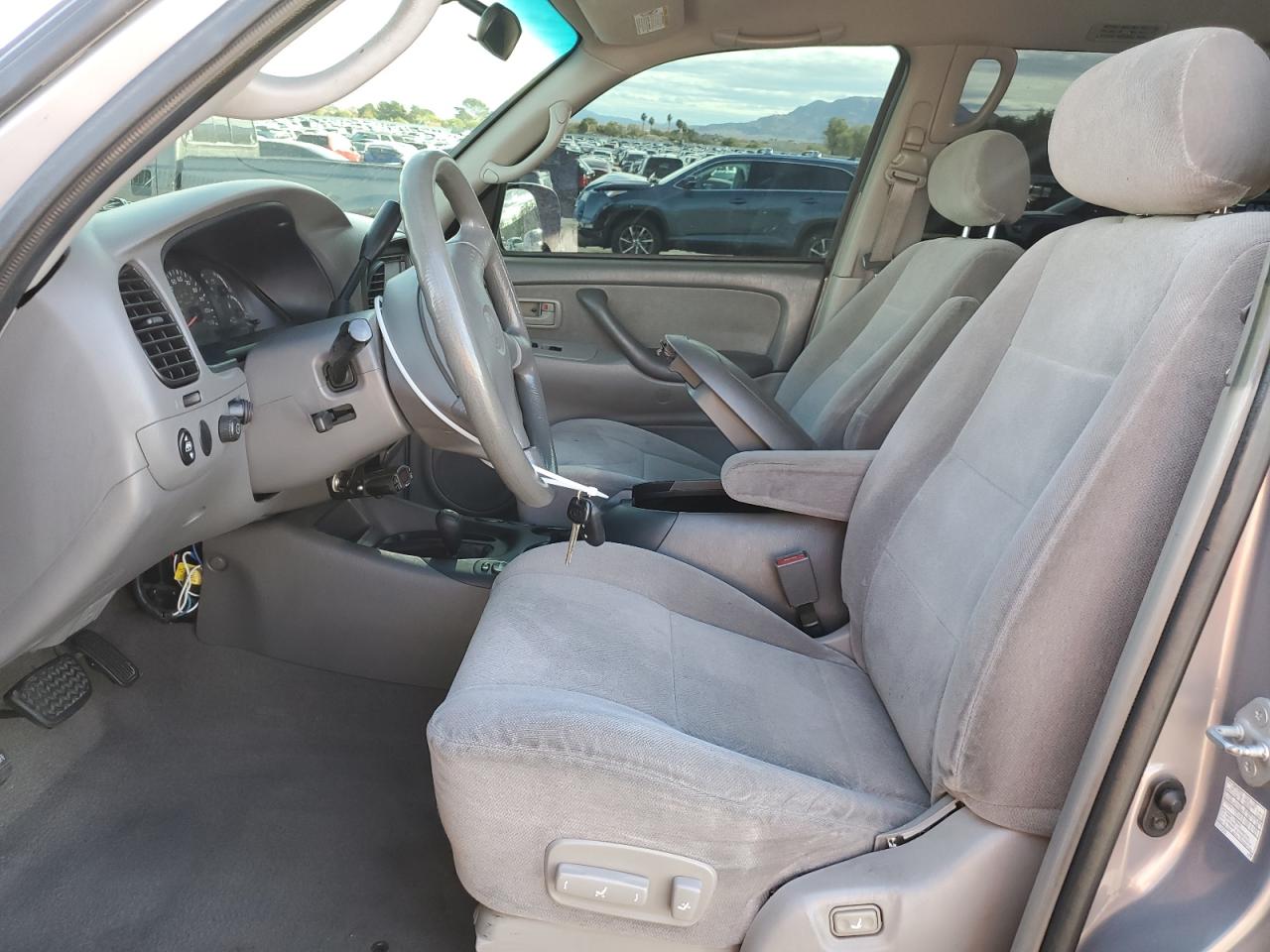 2002 Toyota Sequoia Sr5 VIN: 5TDBT44A92S085690 Lot: 93379635