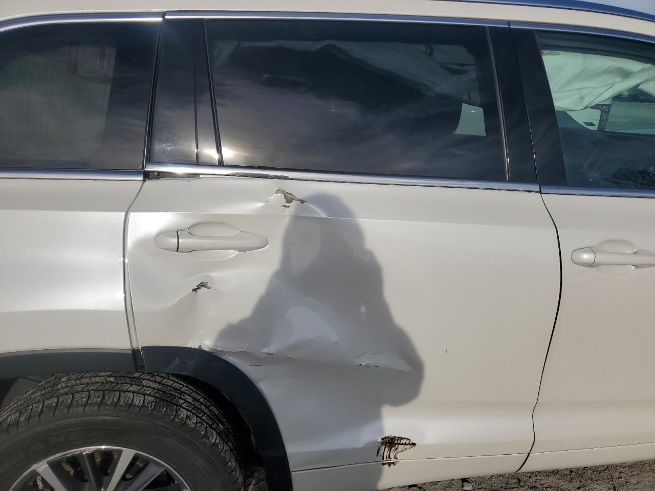 2018 Toyota Highlander Hybrid VIN: 5TDJGRFH6JS047291 Lot: 90978765