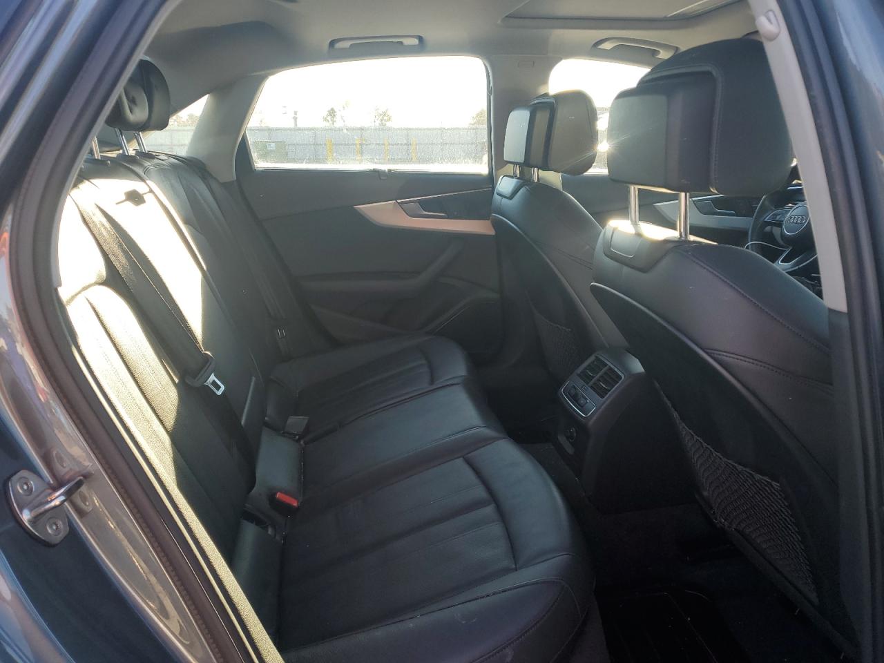 2017 Audi A4 Prestige VIN: WAUFNAF41HN040000 Lot: 89685125