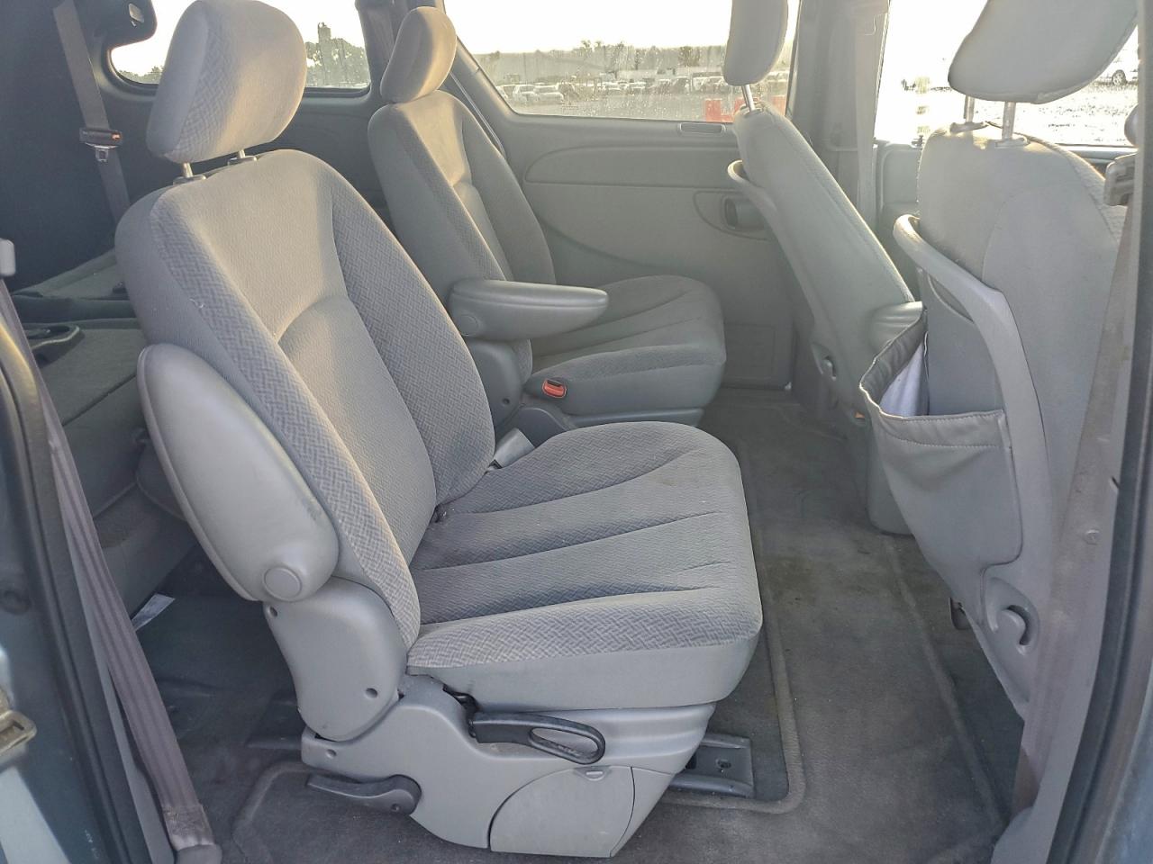 2004 Chrysler Town & Country VIN: 1C4GP45R24B561898 Lot: 93708475