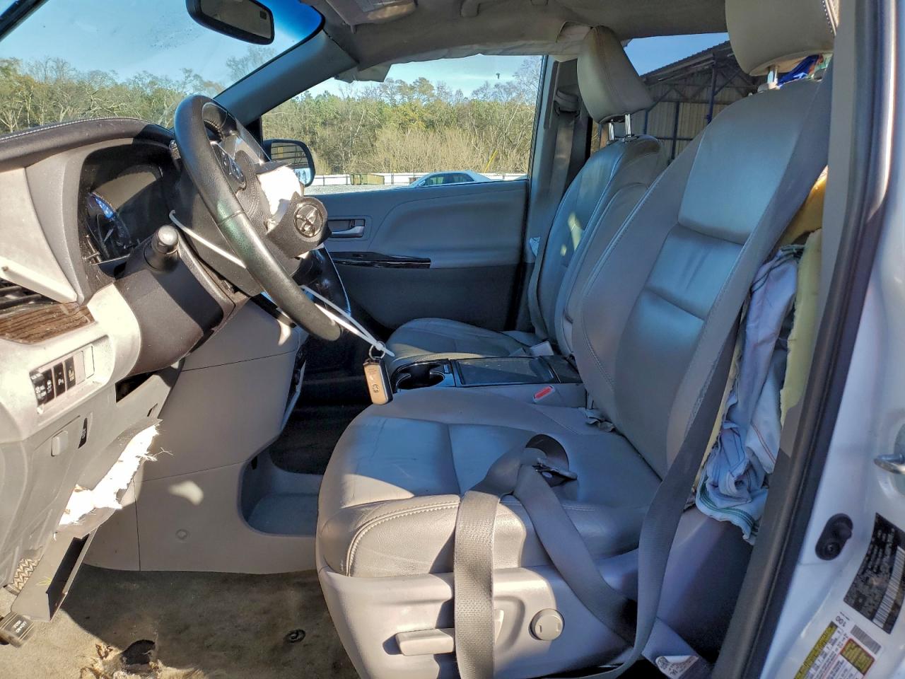 2015 Toyota Sienna Xle VIN: 5TDYK3DC1FS592985 Lot: 93632905