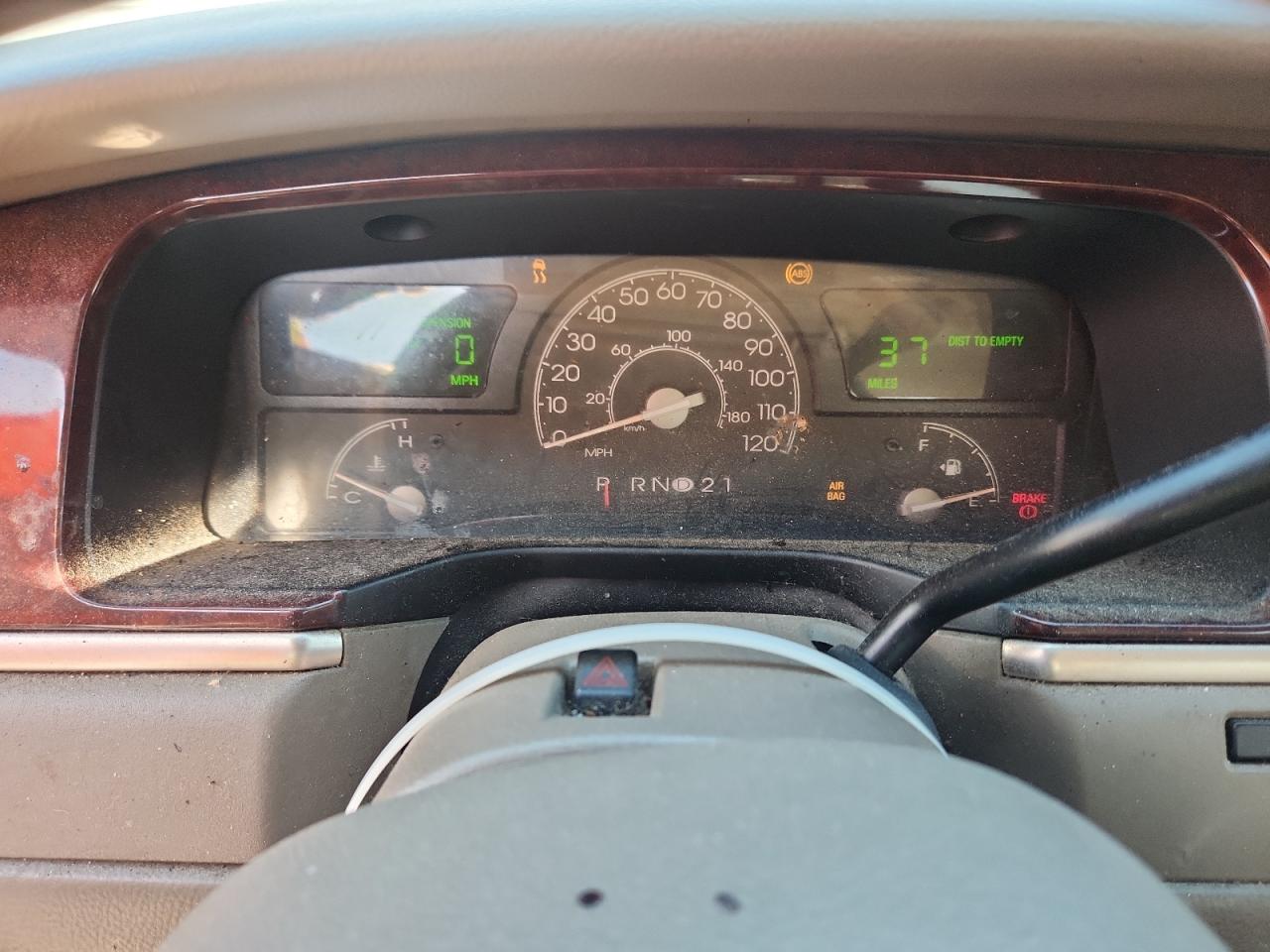 2004 Lincoln Town Car Executive VIN: 1LNHM81W94Y619062 Lot: 93421925