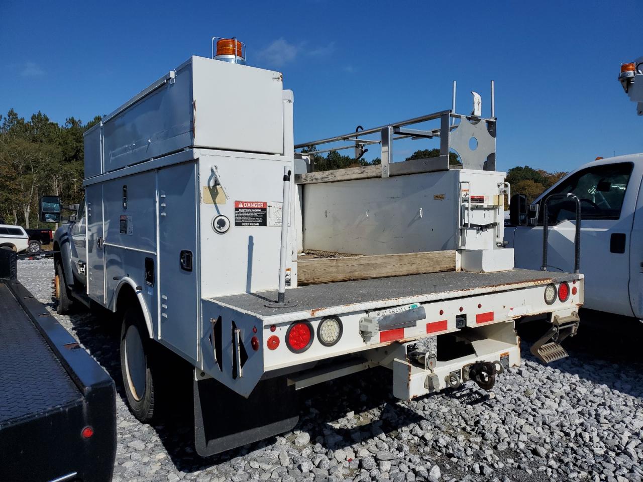 2013 Ford F450 Super Duty Bucket Truck white null gas 1FDUF4GY0DEB05287 photo #3