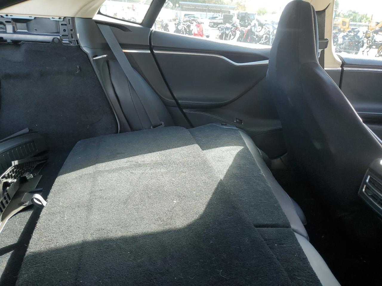 2014 Tesla Model S VIN: 5YJSA1H15EFP49815 Lot: 93302615