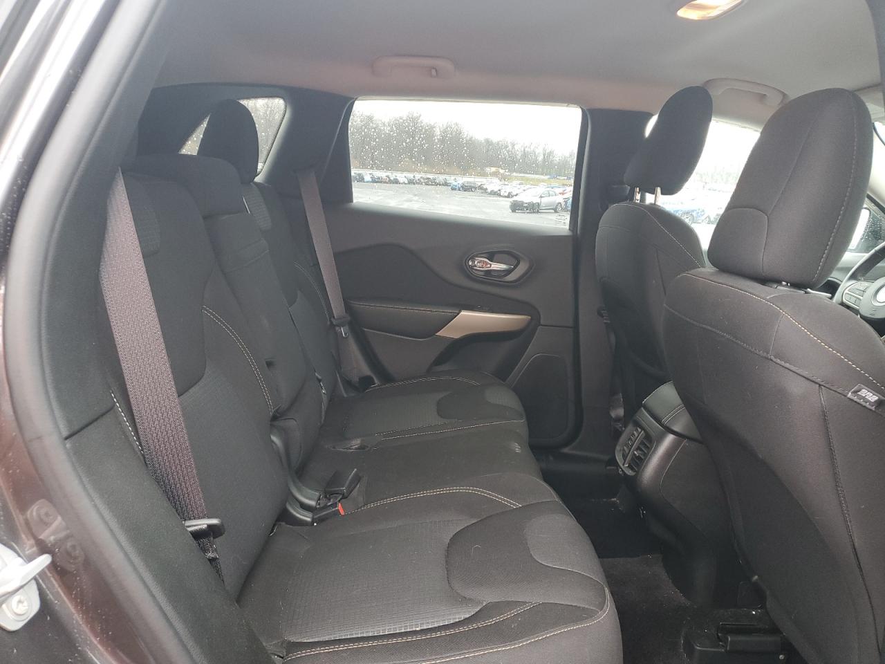 2017 Jeep Cherokee Latitude VIN: 1C4PJMCS6HW577074 Lot: 93337245