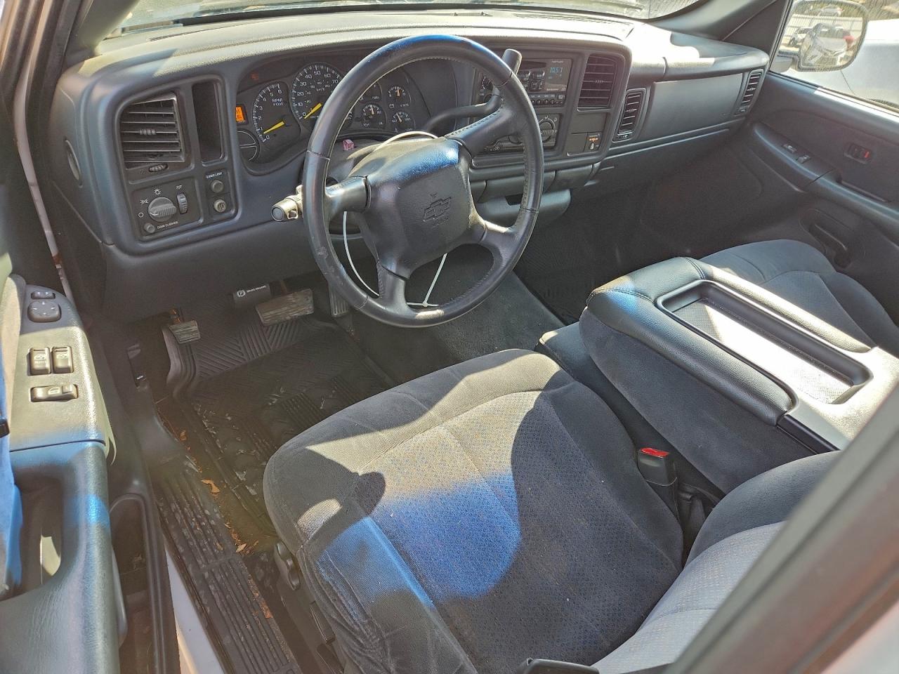 2000 Chevrolet Silverado C1500 VIN: 1GCEC14T2YZ107680 Lot: 93852995