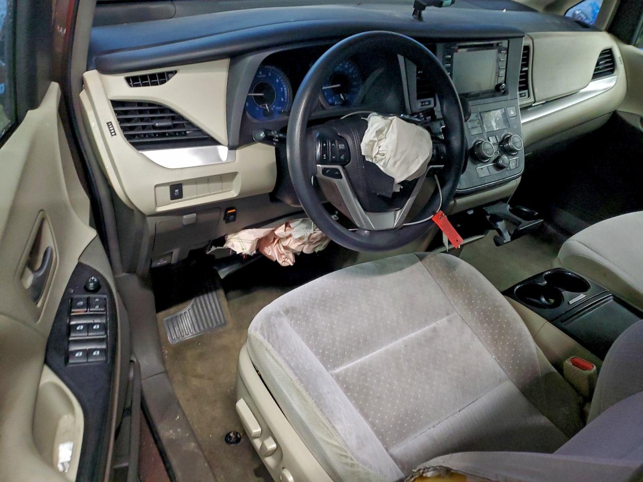 2018 Toyota Sienna Le VIN: 5TDJZ3DC6JS206809 Lot: 92992355