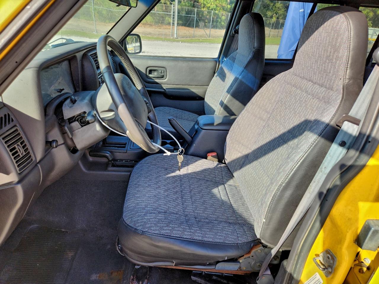 2001 Jeep Cherokee Sport VIN: 1J4FF48S61L585845 Lot: 94385795