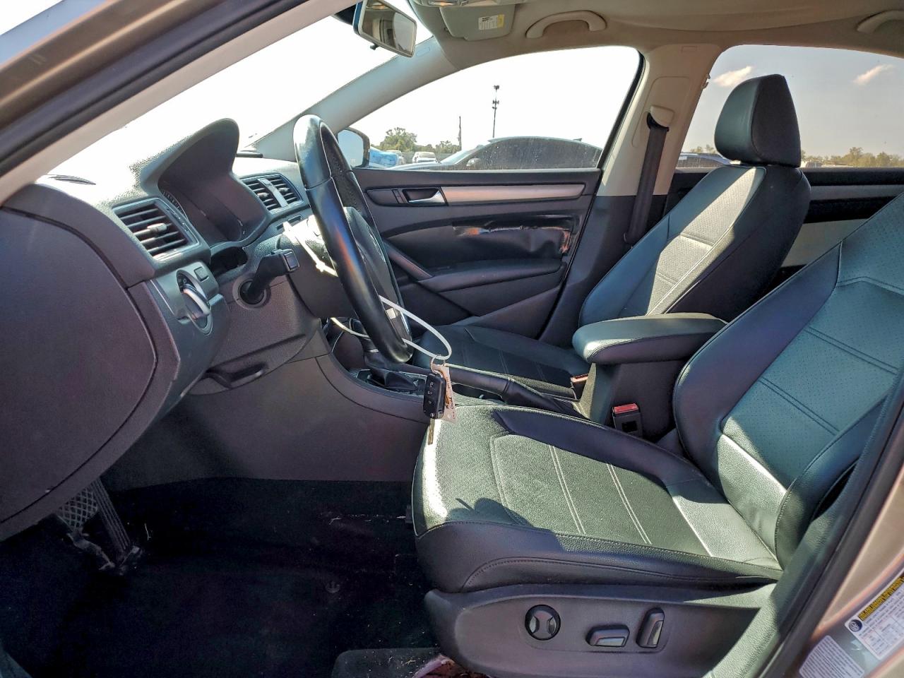 2015 Volkswagen Passat Se VIN: 1VWBS7A37FC015992 Lot: 93832365