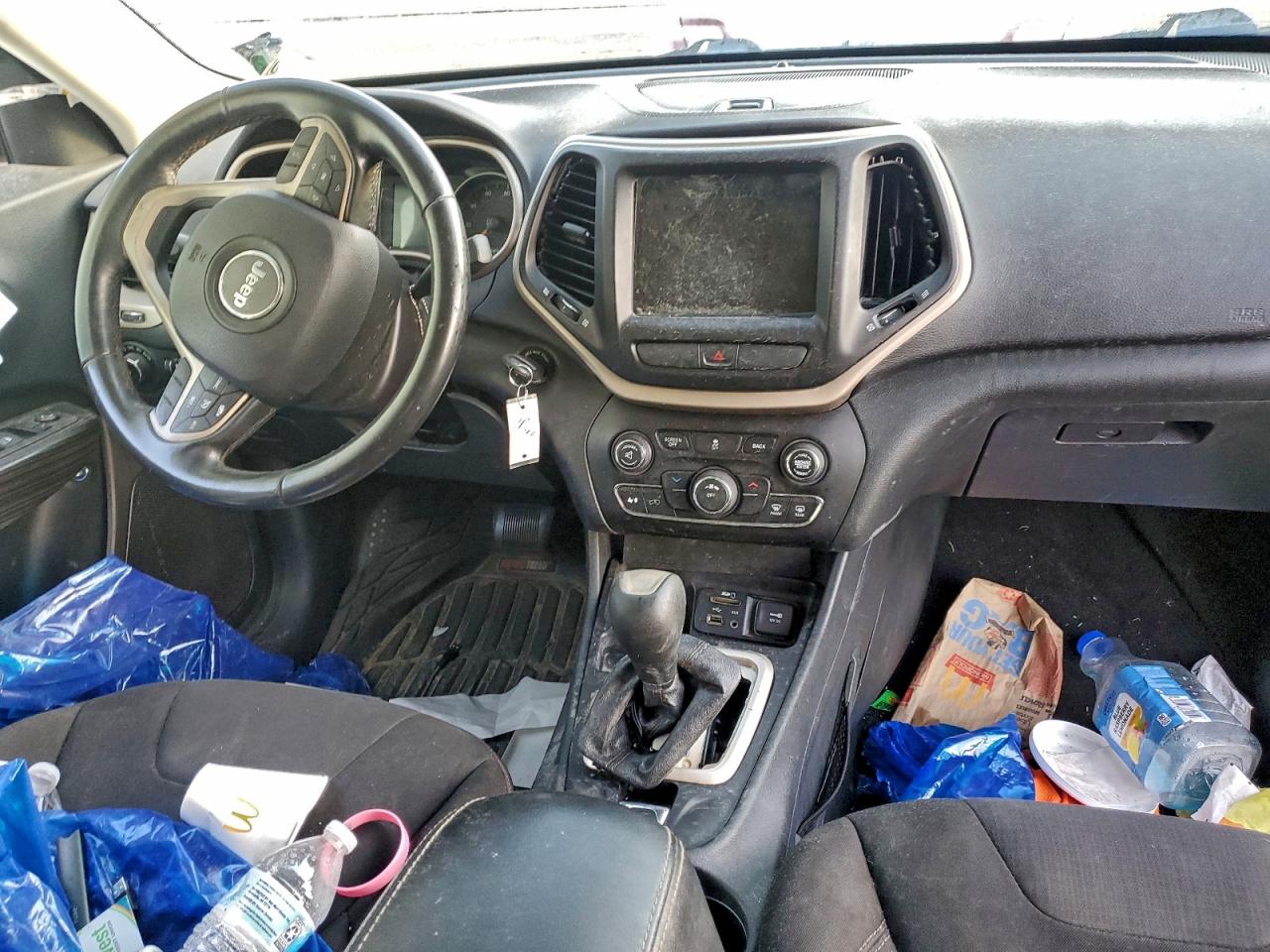 2015 Jeep Cherokee Latitude VIN: 1C4PJLCB8FW722266 Lot: 94273065