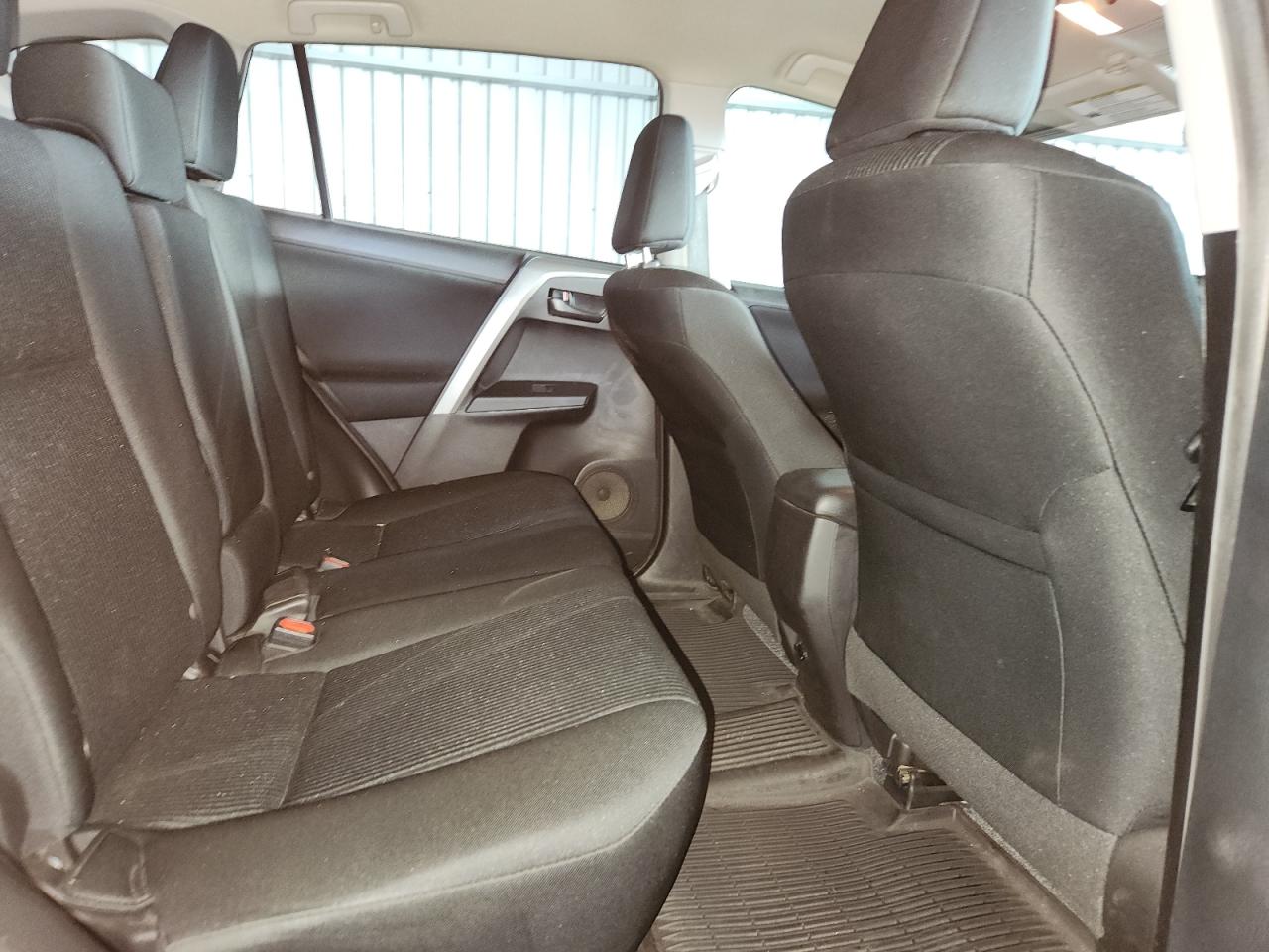 2017 Toyota Rav4 Le VIN: 2T3BFREV6HW590745 Lot: 92937665