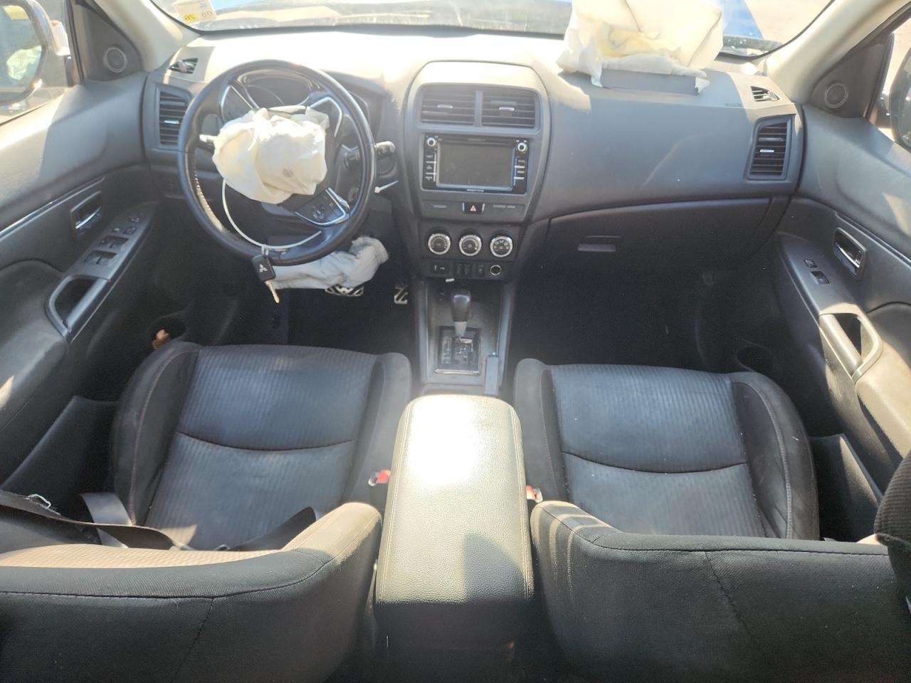 2018 Mitsubishi Outlander Sport Es VIN: JA4AP3AU3JZ022858 Lot: 92617415