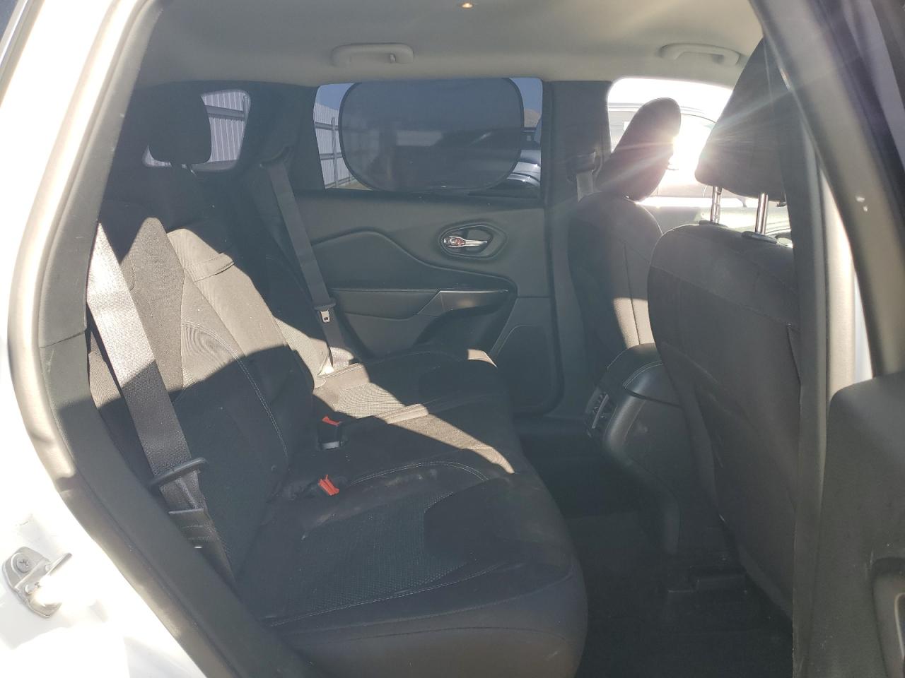 2019 Jeep Cherokee Latitude VIN: 1C4PJLCX2KD266427 Lot: 92248465