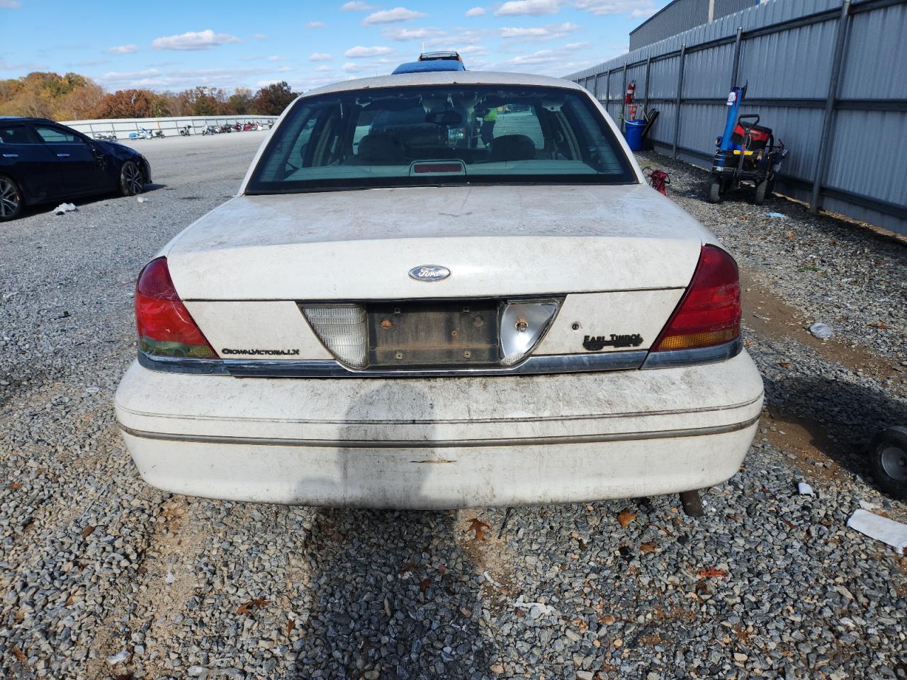 1998 Ford Crown Victoria Lx VIN: 2FAFP74W7WX121699 Lot: 91705175
