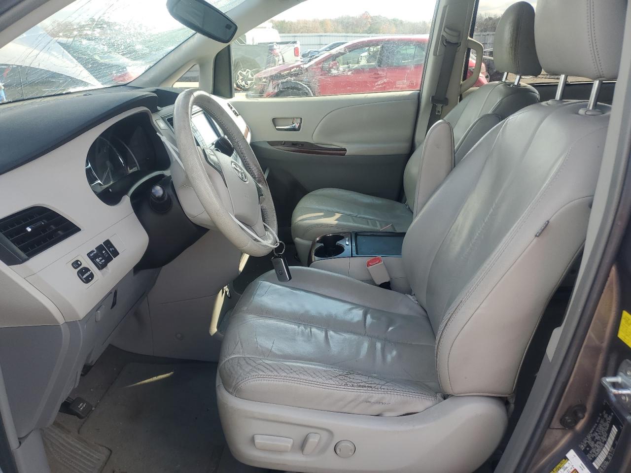 2011 Toyota Sienna Xle VIN: 5TDYK3DCXBS105793 Lot: 93323225