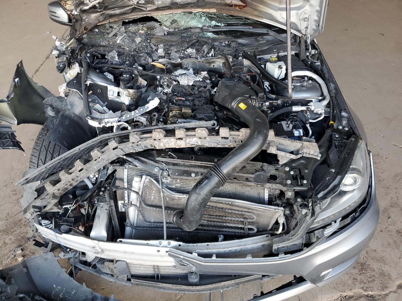 2015 Mercedes-Benz C 250 VIN: WDDGJ4HB9FG398548 Lot: 92892305