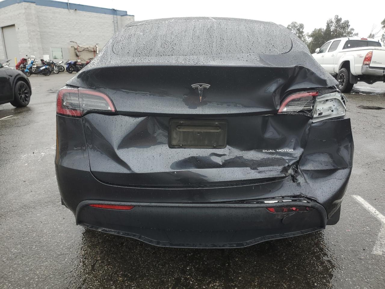 2024 Tesla Model Y VIN: 7SAYGDEE0RA225236 Lot: 92477125