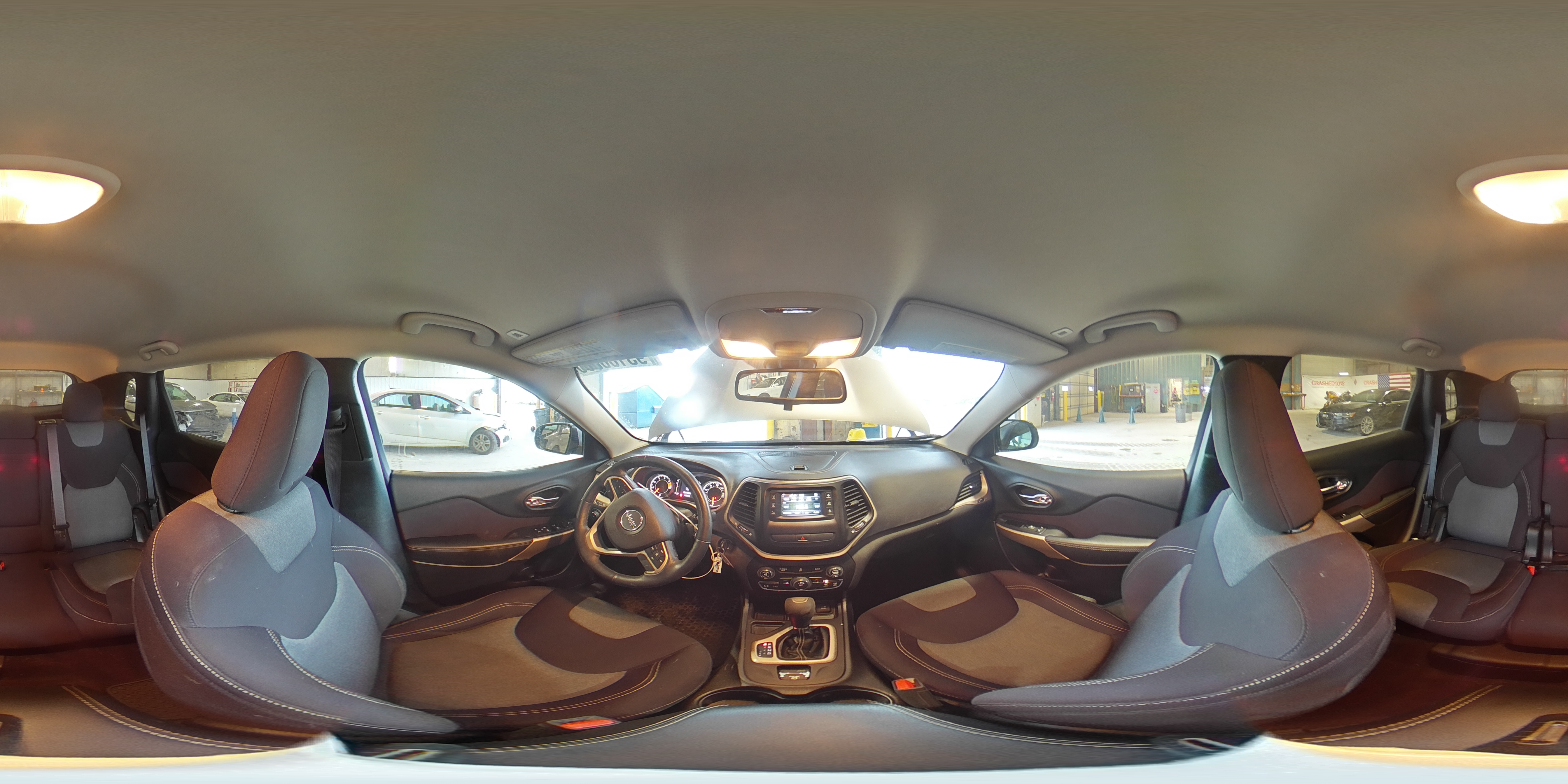 2018 Jeep Cherokee Latitude VIN: 1C4PJLCB2JD511522 Lot: 93186065