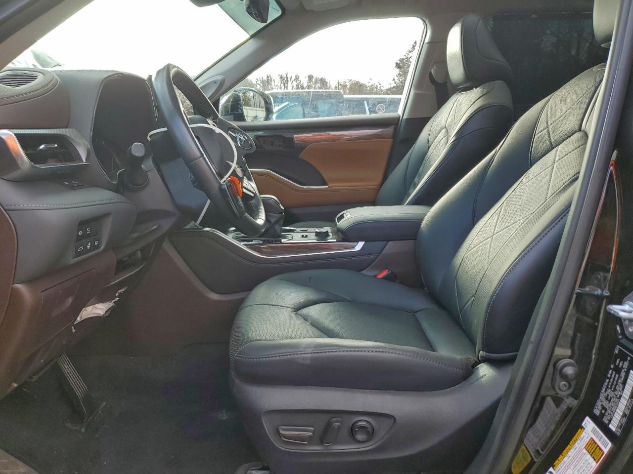 2021 Toyota Highlander Platinum VIN: 5TDFZRBHXMS124674 Lot: 94541415